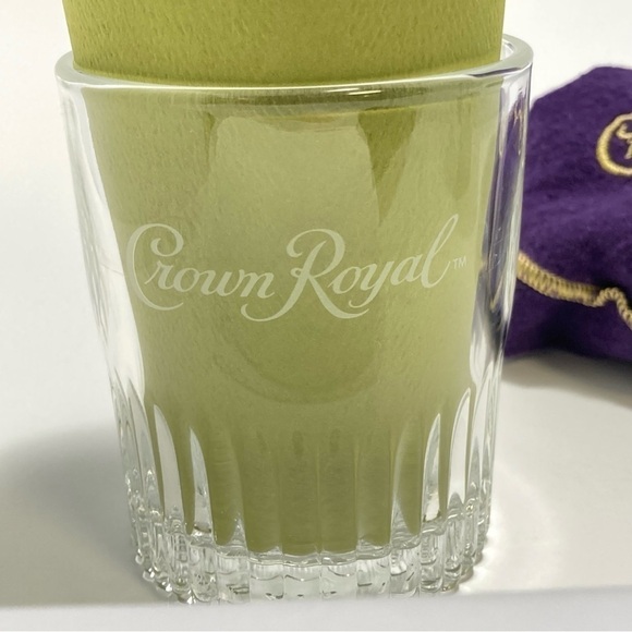 Crown Royal etched set of 4 lowball whiskey glasses - Picture 2 of 6